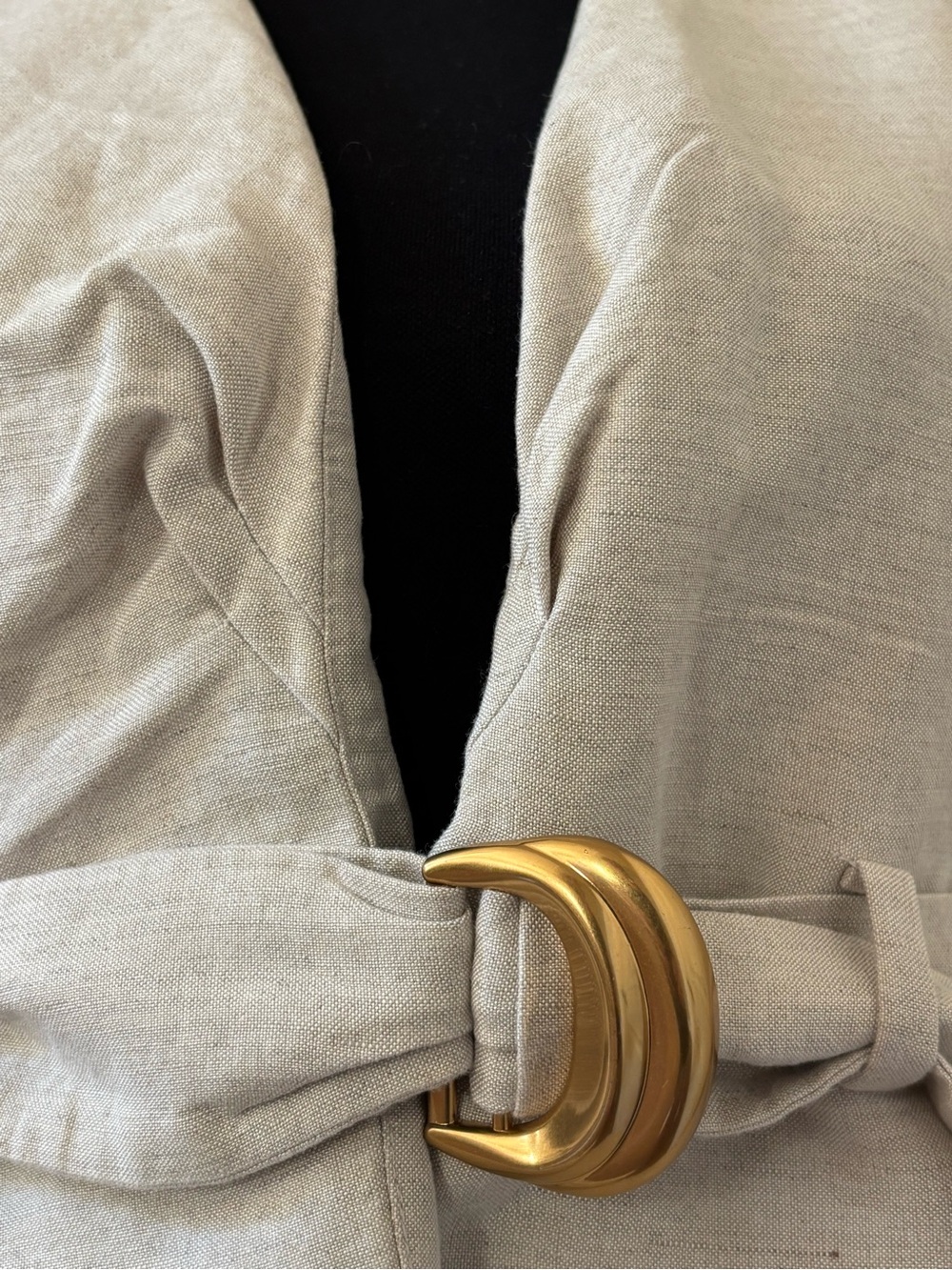 Donna Karan Cream Sleeveless Wrap Top with Gold Buckle - Picture 3 of 11
